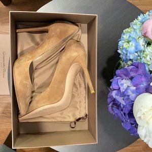 Gianvito Rossi nude suede pumps